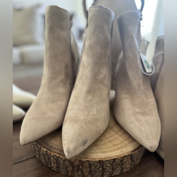 A New Day Women's Taupe Cullen Ankle Boots
SIZE 9.5 - Picture 8 of 9